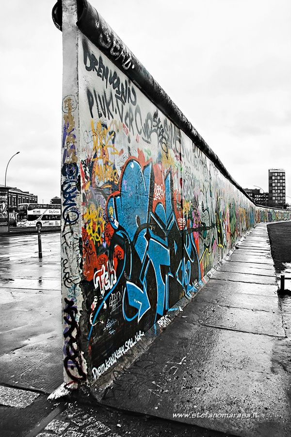 Photo of berlin wall