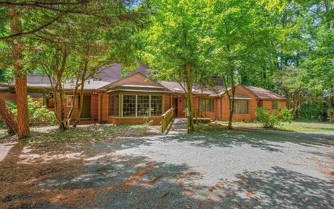 The Creekstone Ohio Log Cabin Has Incredible Wrap-Around Porches